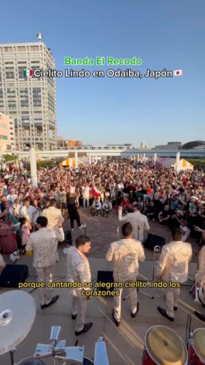 Poncho Lizarraga Instagram - Porque cantando se alegran, cielito lindo, los corazones ❤️🇲🇽🇯🇵 seguimos emocionado por todo lo vivido en esta bonita tierra ✨
#RecodoEnJapon