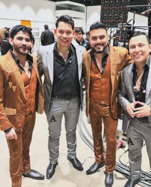 Poncho Lizarraga Instagram - Muchas gracias a toda la gente que asistió ayer al evento “Las bandas más grandes del mundo” en el San José Convention Center en San José. CA. @elrecodooficial