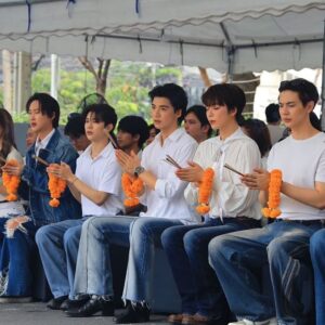 Ponlawit Ketprapakorn Instagram - 🐰&🦁 #FoureverYouProject

ขอฝากเนื้อฝากตัวสำหรับบทบาทใหม่ด้วยนะครับ สัญญาว่าจะตั้งใจกับบท “พี่ฮิลล์” ของ “น้องอีสเตอร์“ ฝากติดตามกันด้วยนะครับ #FoureverYouProject