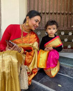 Pooja Banerjee Instagram - येवो समृद्धी अंगणी,
वाढो आनंद जीवनी,
तुम्हासाठी या शुभेच्छा,
नववर्षाच्या या शुभदिनी…
गुढीपाडव्याच्या शुभेच्छा !  Swipe till end to see @sanassejwaal not pose this time for camera. #PoojaBanerjii #SanaSSejwaal #GudiPadwa #NewYear #newbeginnings❤️ 🧿