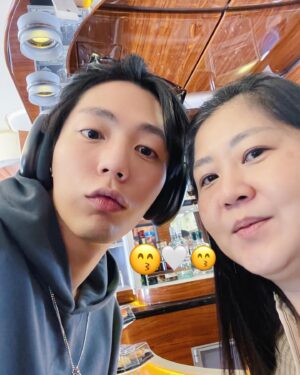 Poompat Iam-samang Instagram - 🥵👨‍👩‍👦