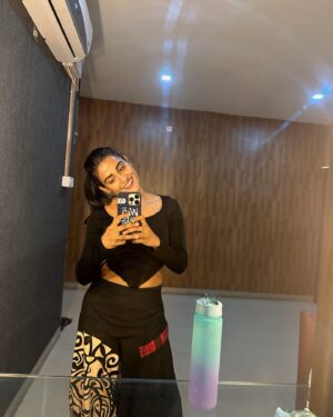 Poornima Ravi Instagram - Mirror clickssssu 😉
