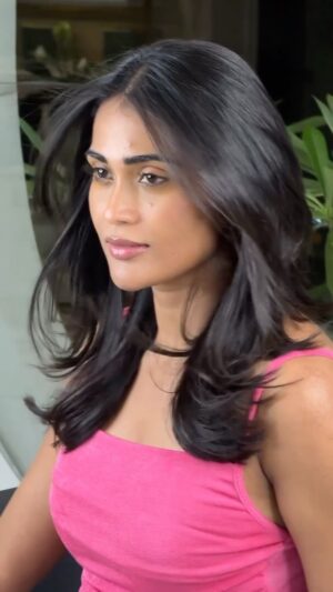 Poornima Ravi Instagram - The Glow that Illuminates.

💇‍♀️ @dessangechennai