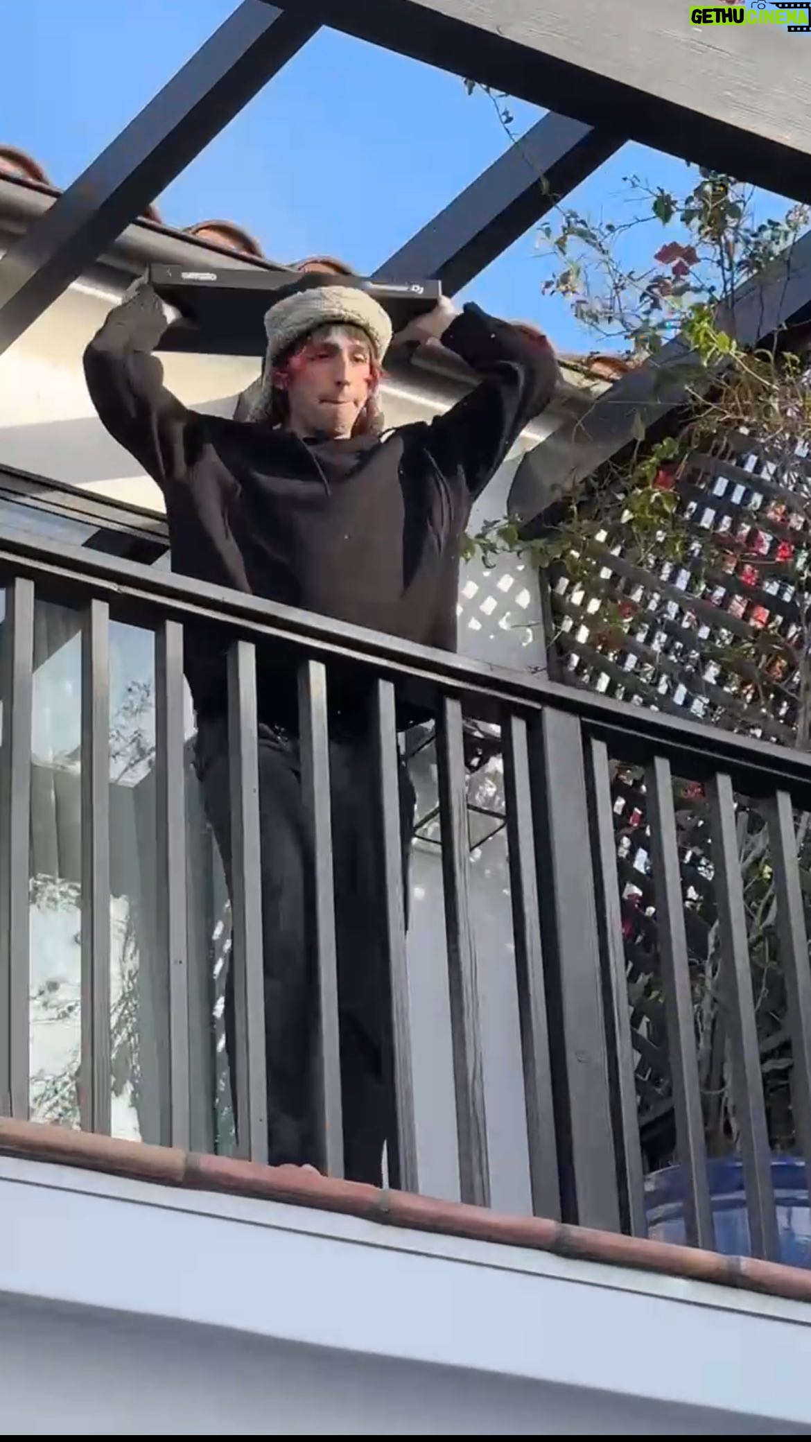 Porter Robinson - 56.6K Likes - 𝔓𝔬𝔯𝔱𝔢𝔯 ℜ𝔬𝔟𝔦𝔫𝔰𝔬𝔫 𝔰𝔱𝔲𝔫𝔰 𝔦𝔫 𝔫𝔢𝔴 𝔪𝔞𝔯𝔨𝔢𝔱𝔦𝔫𝔤 𝔠𝔞𝔪𝔭𝔞𝔦𝔤𝔫 𝔣𝔬𝔯 ___________ and EDM fans are ANGRY !!