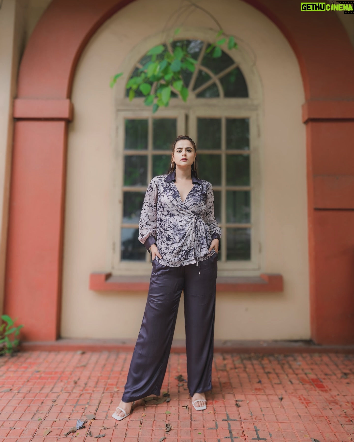 Prachi Tehlan - 29.5K Likes - π§π»ββοΈ
π: @shopdorabi
πΈ: @jibin_dev_official
π: @makeup_by_shibinantony @delia_john__
ππ»ββοΈ: @rashmimuraleedharan
βοΈ : @blackbatchframes
π·: @nikonindiaofficial