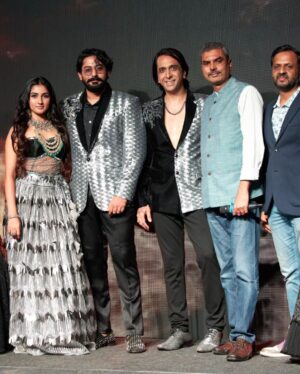 Prajwal Devaraj Instagram - Some bling, some shine, with those who are mine!🥰 @prajwaldevaraj @canikac
.
Always a pleasure working with @rameshdembla!
.
Photo credits: @nitesh_ranka_livelifekingsize 
Jewellery: @navrathan1954