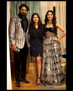 Prajwal Devaraj Instagram - Some bling, some shine, with those who are mine!🥰 @prajwaldevaraj @canikac
.
Always a pleasure working with @rameshdembla!
.
Photo credits: @nitesh_ranka_livelifekingsize 
Jewellery: @navrathan1954