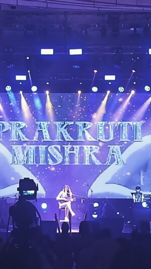 Prakruti Mishra Instagram - Singing from heartache, from the pain
Taking my message from the veins
Speaking my lesson from the brain
Seeing the beauty through the
Pain 🎵

Welcome to my other world 🌍 
The world of music 🎧 
Stay with me,its going to be one heaven of a journey 🚀
Here’s a small clip from my 1st ever live  performance at South Africa with more than 2000 Indian audiences 🇮🇳
.
.
.
.
@anantaks with his @ogclanoftalents 
Found me at a very difficult time of mine and promised me to provide everything that I deserve and I deserve the sky 🌌 
I cannot thank you enough for trusting me , my Art and giving me  another life altogether 🌈 
Thanks for betting on me 🚀
I am sure i didn’t let you down 😀
🥂 to creating history together 🧿
.
.
.
@vanshkeys Thank you for being a part of my music journey and adding on so much value to it . 
We have a long way to go 🥹🫂
.
.
.
This is a live raw footage from the show 
Will share more clips soon 😃
To be continued……..😉

Styled by @khyatibusa 🧚🏻‍♀️
Jwels by @anaqajewels 
#reels #prakrutimishra #prakrutimishralive #ogclanoftalents #reelitfeelit #khogayehumkahan