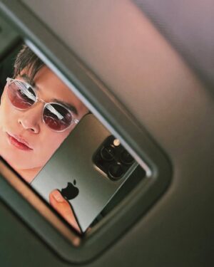 Pranapong Khaisang Instagram - กลับกับผมได้มั้ย😳 🕶️ @glassiq #glassiq