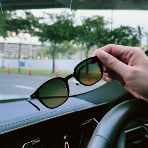 Pranapong Khaisang Instagram - กลับกับผมได้มั้ย😳 🕶️ @glassiq #glassiq