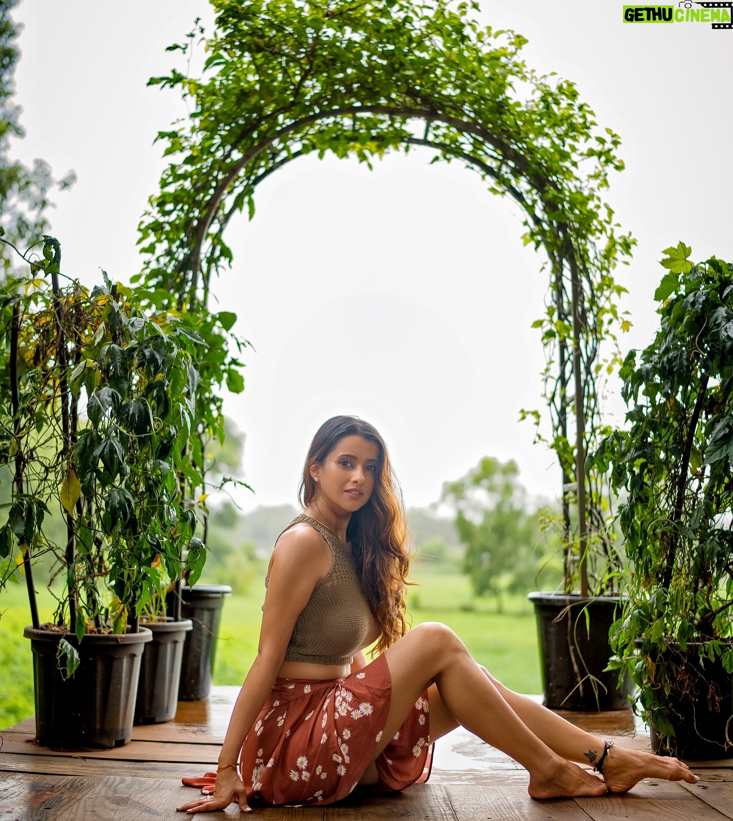 Pranitaa Pandit - 22.6K Likes - Posing skills? Still learning from the best, @shinydoshi15 , but my enthusiasm is off the charts! 😂📸 #PicturePerfect #BlameMyBestie #CreditHerToo #ForeverAwkward #AlwaysPretty
Place - @ohlalagoa
Edited by @yash_bhatwal_photography
📸- Evander
