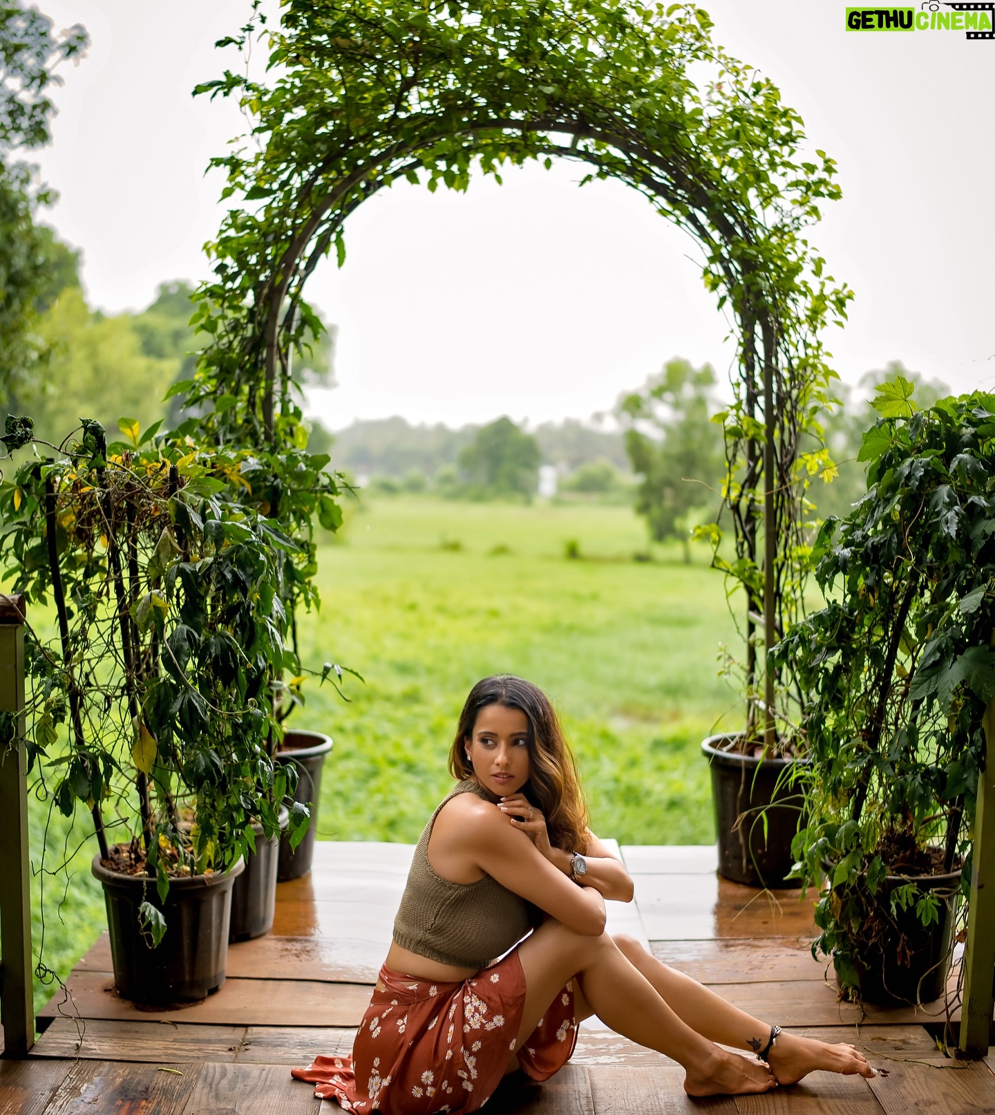 Pranitaa Pandit - 22.6K Likes - Posing skills? Still learning from the best, @shinydoshi15 , but my enthusiasm is off the charts! 😂📸 #PicturePerfect #BlameMyBestie #CreditHerToo #ForeverAwkward #AlwaysPretty
Place - @ohlalagoa
Edited by @yash_bhatwal_photography
📸- Evander