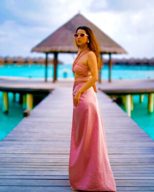 Pranitaa Pandit Instagram - The best stories are the unscripted ones .. forever Embracing the unplanned #gowiththeflow 

Clicked by - @hawkhassaan 
Wearing - @tizzi.official 
Sunglasses- @fabiobiancoeyewear 
Location- @coco_resorts