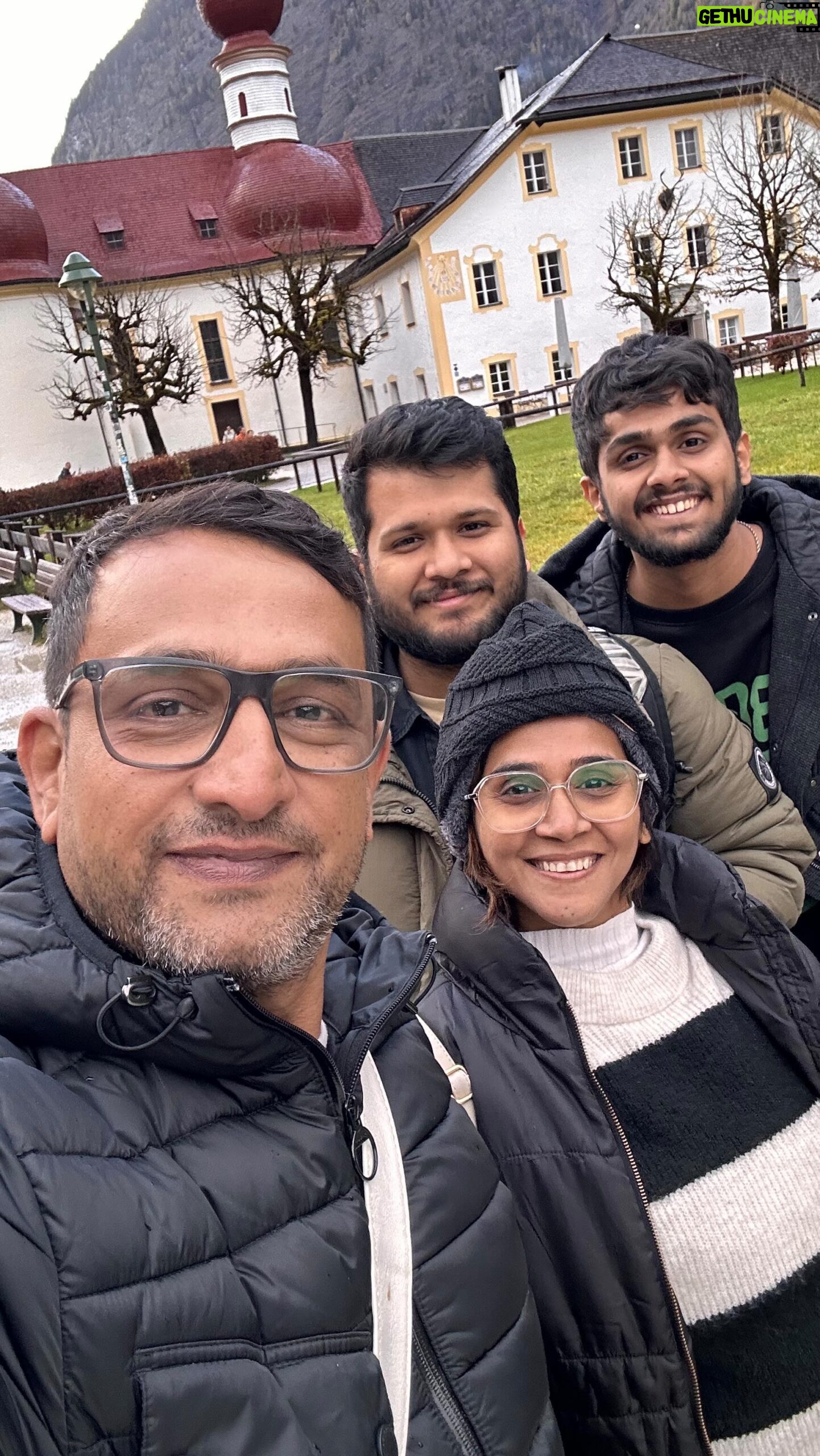 Prasad Oak - 11.1K Likes - आ गए हम कहाँ 👨👩👦👦
#निरवशांतता #Königssee