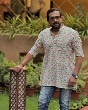Prasad Oak Instagram - #धर्मवीर २ 
पोस्टर प्रदर्शनापूर्वीचे काही क्षण…!!!

Short Kurta : @labelposhaaq09