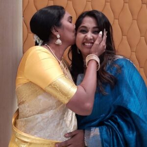 Prasanna Varma Danthuluri Instagram - I love those random memories that make me smile, no matter what’s going on in my life right now 
Love you 😍 Amma  #archana  garu 
.
.
#pricelessmoments💕 #lotoflove❤️ #bestmemoriesever #loveislove #puresoul #purelove #mostmomorable #motherlove #motherhood