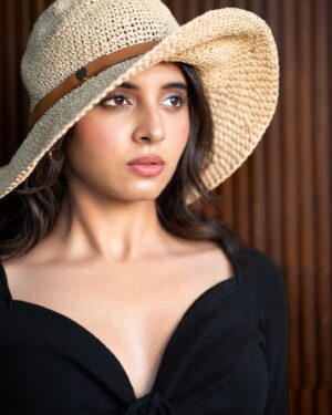 Preethi Asrani Instagram - Hola! 🐧

Thank youuu @sujaikarampuri for the pictures!! ❤️

MUAH @makeup_by_amulya 🫶