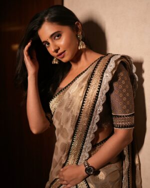 Preethi Asrani Instagram - Finding magic in the warm hues! ✨️

MUA @mageshwari_makeover_artistry 
📸 @portraitsbylokesh