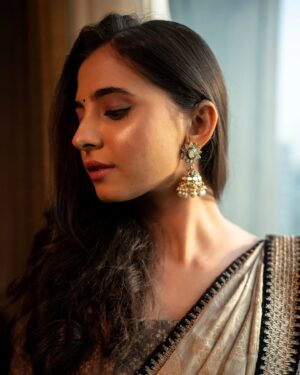 Preethi Asrani Instagram - Finding magic in the warm hues! ✨️

MUA @mageshwari_makeover_artistry 
📸 @portraitsbylokesh