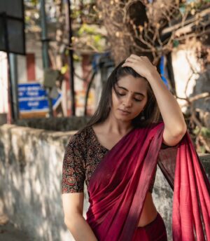 Preethi Asrani Instagram - 🌹

Team ✨️
Outfit @thenmozhidesigns 
MUA @kishoremakeupartist 
Hair @makeup_fairies_artistry 
Photography @portraitsbylokesh @karan.manivannan 
Managed by @riyacast