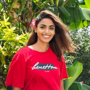 Preethy Karan Instagram - Just a girl next door 🌸🌺
.
.
.
#funday#friends#family#sendoffparty