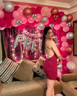 Preeti Verma Instagram - Thank you so much to all my friends who came on my birthday and made this special day more special and I am grateful to have u all and thank you so much u all guys for your lovely wishes..it really means a lot and I feel grateful for this..lots of love♥️♥️

#birthday #birthdaygirl #birhdaybash #birthdayparty #grateful #fun #dance #gettogether #friends #newyear
