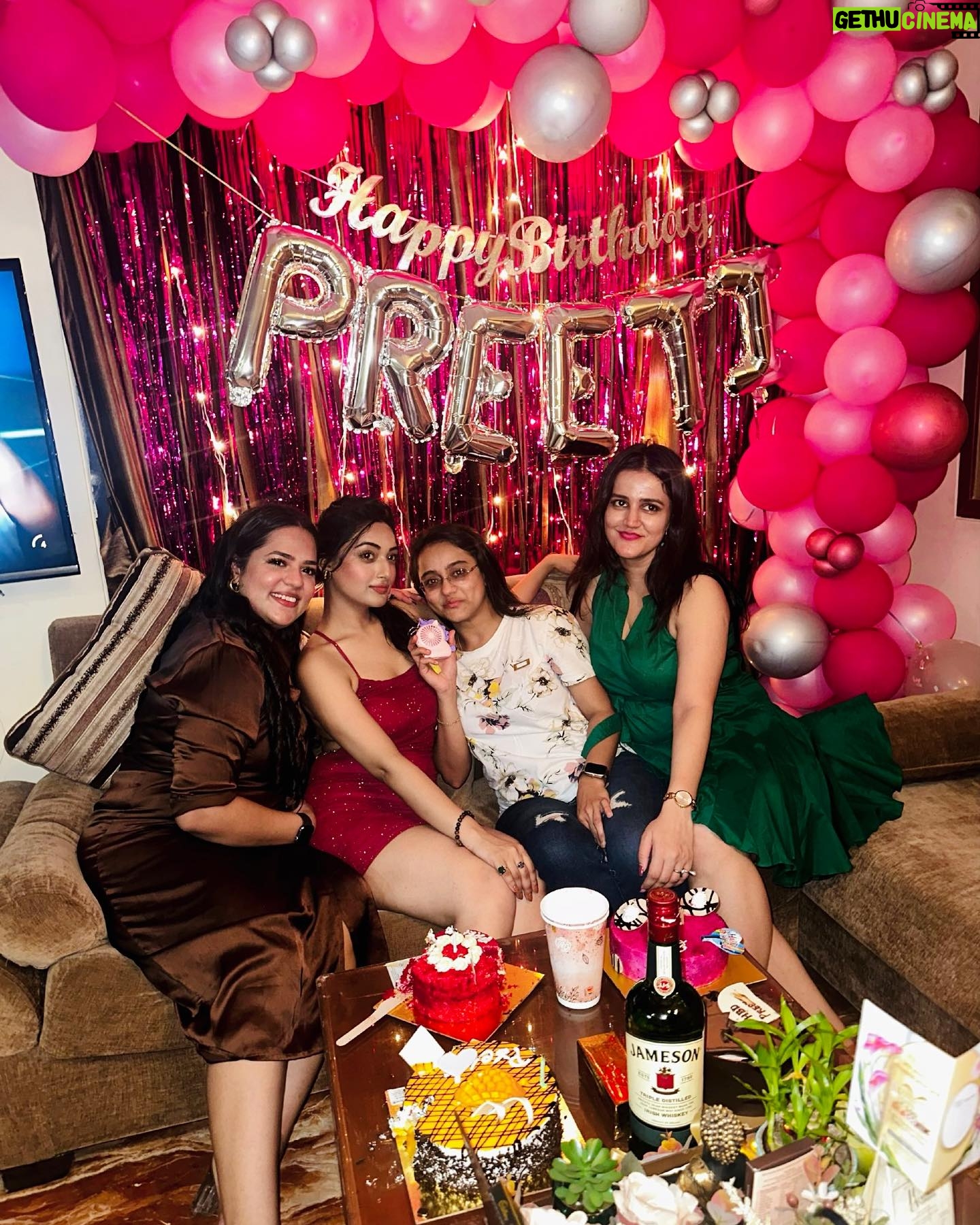 Preeti Verma - 1.8K Likes - Thank you so much to all my friends who came on my birthday and made this special day more special and I am grateful to have u all and thank you so much u all guys for your lovely wishes..it really means a lot and I feel grateful for this..lots of love♥️♥️
#birthday #birthdaygirl #birhdaybash #birthdayparty #grateful #fun #dance #gettogether #friends #newyear