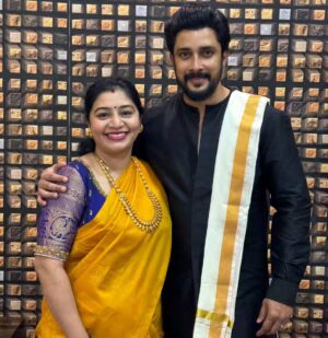 Prem Kumar Instagram - ಉಗಾದಿ ಹಾಗು ಹೊಸ ವರುಷದ ಶುಭಾಶಯಗಳು .
ಹೊಸ ಚಿಗುರು ಹೊಸ ಬದುಕು ಹೊಸ ಬೆಳಕು ನಿಮ್ಮದಾಗಲಿ .
HAPPY UGADI 
#STAYLOVELY ❤️