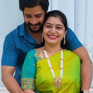Prem Kumar Instagram - ಹೃದಯವೇ ನಿನ್ನ ಹೆಸರಿಗೆ ಬರೆದೆ ನನ್ನೇ ನಾ ...... 
HAPPY 23rd wedding anniversary ಚಿನ್ನ . 

ನಿಮ್ಮೆಲ್ಲರ ಹಾರೈಕೆ ಆಶೀರ್ವಾದವಿರಲಿ