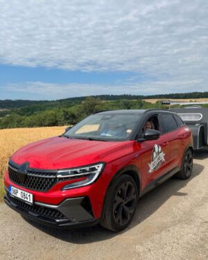 Přemek Forejt Instagram - Pamatujete jak jsem se rozhodoval jestli @renault_cz  AUSTRAL v červené nebo šedé a rozhodl se pro šedou? @tvnovaofficial Souboj na talíři natáčíme s červeným krasavcem 😍