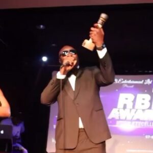 Prince Thompson Iyamu Instagram - A very big congratulations to my Geeeee @gift.ofa for winning the Best Afrobeats Act - WATERPROOF at the @rbeawards 2023…

📹: @booponetime | @dnctv.media 

cc: @dncmusicmgt 

#dncgroup #dncmusicmgt #dnctvmedia #dnclondon #giftofa