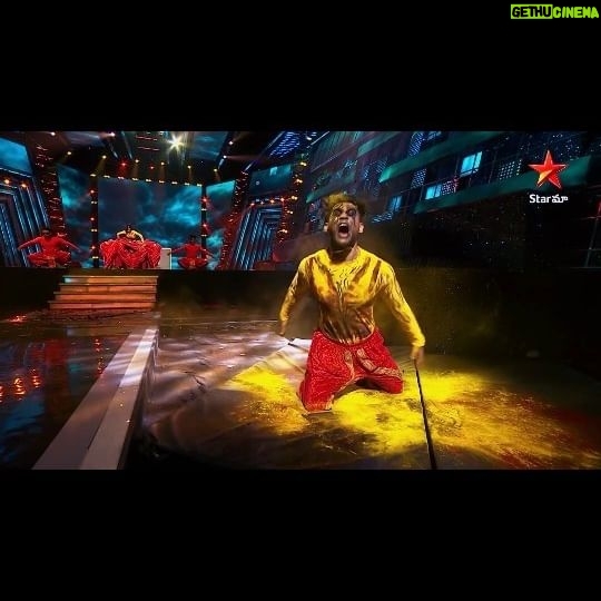 Prince Yawar - 31.5K Likes - Don't miss this power packed performance this weekend only on @starmaa #neethonedance2.0
Streaming from 9:30pm Sunday.
This crazy creation by @priyankashetty046 was awestruck 💯.
MUA :@akmakeovers850
Amazing team @dheejodishashankoffl & @kumar_naik28
Partner - @vasanthi__krishnan✨
@endemolshineind
#princeyawar #starmaa