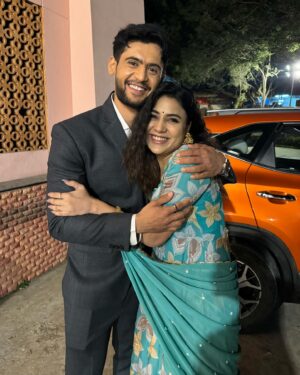 Prince Yawar Instagram - Celebrating the extraordinary bond with Prince Yawar, my brother From Bigg Boss 7 to the magical moments at PadmaMohana Awards, our connection is beyond words. Grateful for the laughter and cherished memories. 🤝🌟 

Designer:- @anudesigner_studio 

Jewellery:- @ambicapearlsandjewellers 

#unforgettablemoment #biggboss #bond #hamida
