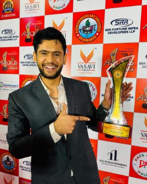 Prince Yawar Instagram - I feel honoured (blessed) 🥹🤍

#princeyawar #awards