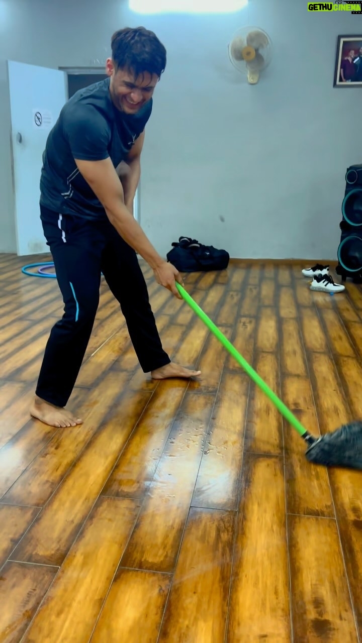 Prince Yawar - 122.4K Likes - Fun times between rehearsals 🤣🤣
Watch till end 😉