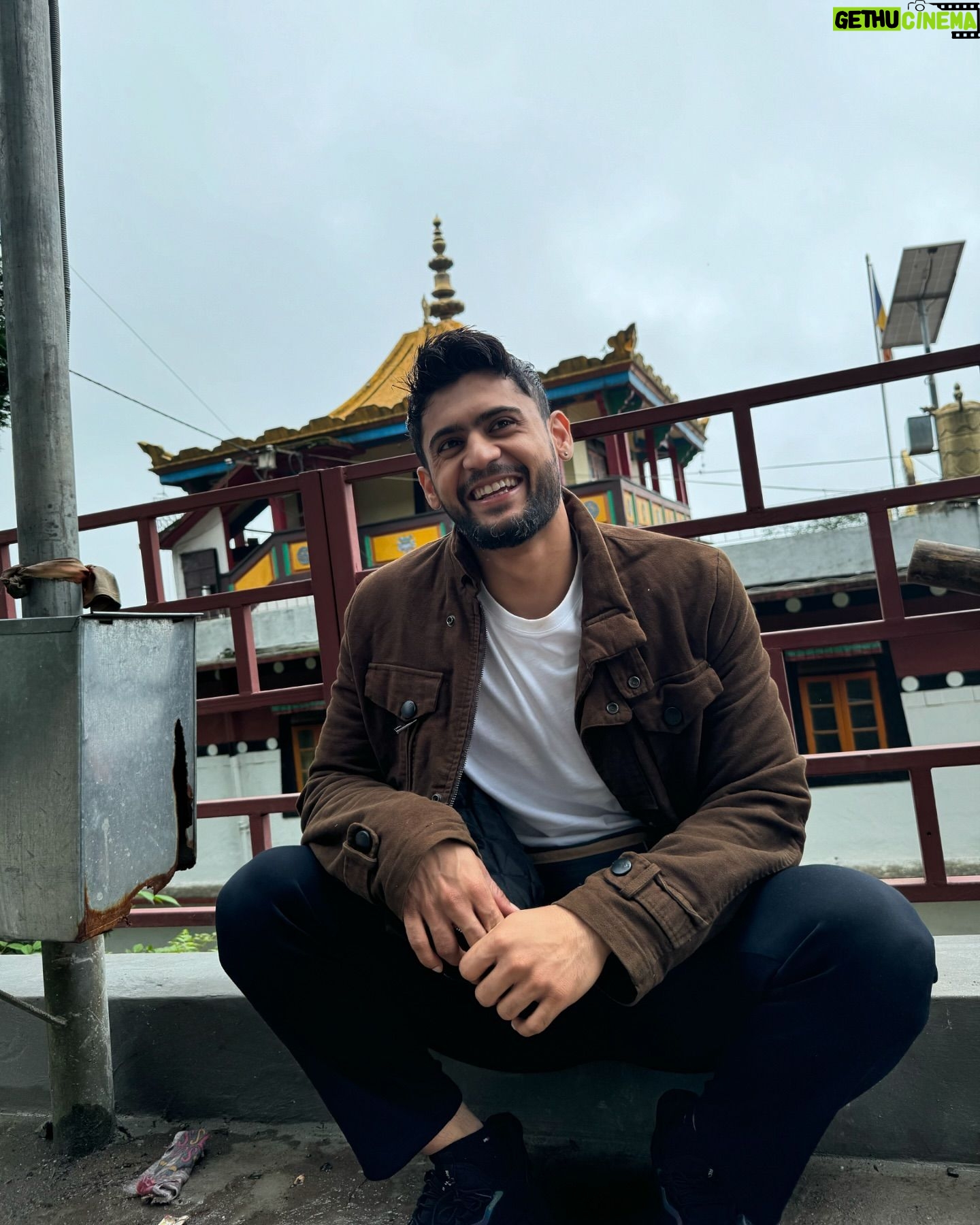Prince Yawar - 41.2K Likes - Candidly me by @theshivendrakumar 🥂🤟
#princeyawar #darjeeling #dairies
Rate my cuteness 😘❤️