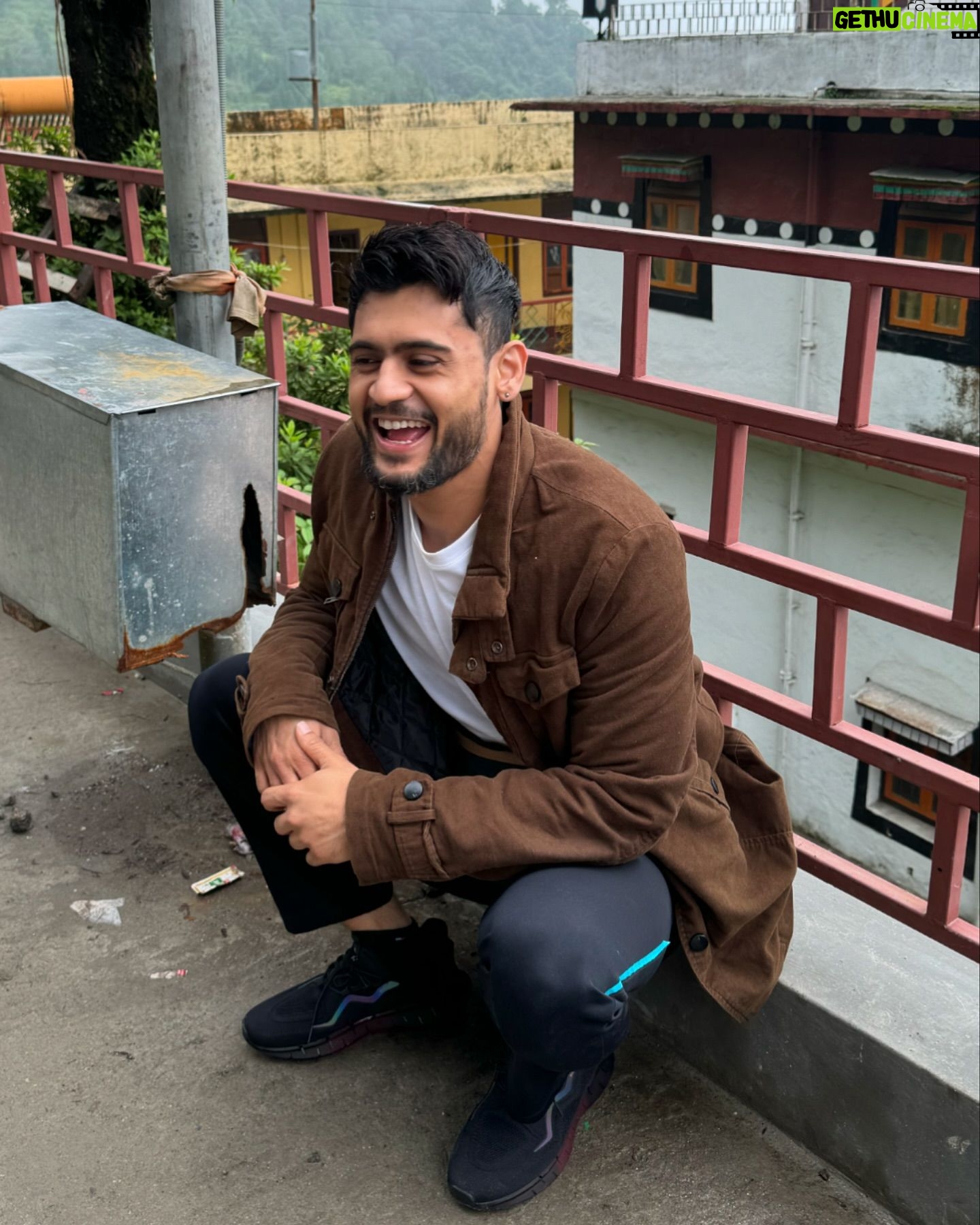 Prince Yawar - 41.2K Likes - Candidly me by @theshivendrakumar 🥂🤟
#princeyawar #darjeeling #dairies
Rate my cuteness 😘❤️