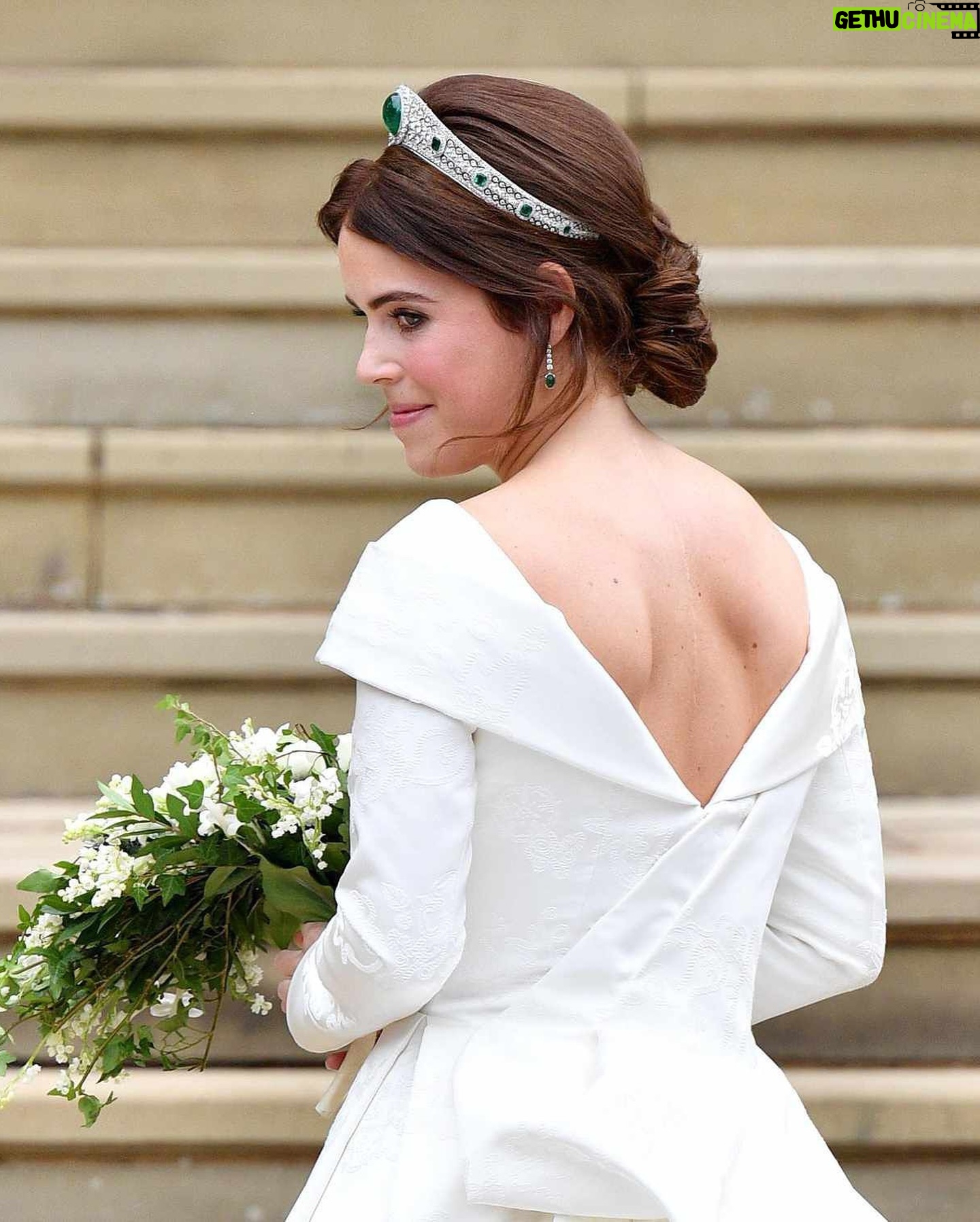 Princess Eugenie - 176.2K Likes - Today is International Scoliosis Awareness Day. I just wanted to share my scar and encourage anyone out there who’s gone through something similar to share theirs with me.
Let’s be proud of our scars! I’d love to repost any of your images on my stories so please tag me and I will share.
To all of you who have just received the diagnosis, to those wearing braces, to those recovering from an operation and for those who have lived with a scar for years - My thoughts are with you on Scoliosis Awareness Day. Thank you to the doctors, nurses, physiotherapists and researchers at @scoliosis_sr
#internationalscoliosisawarenessday