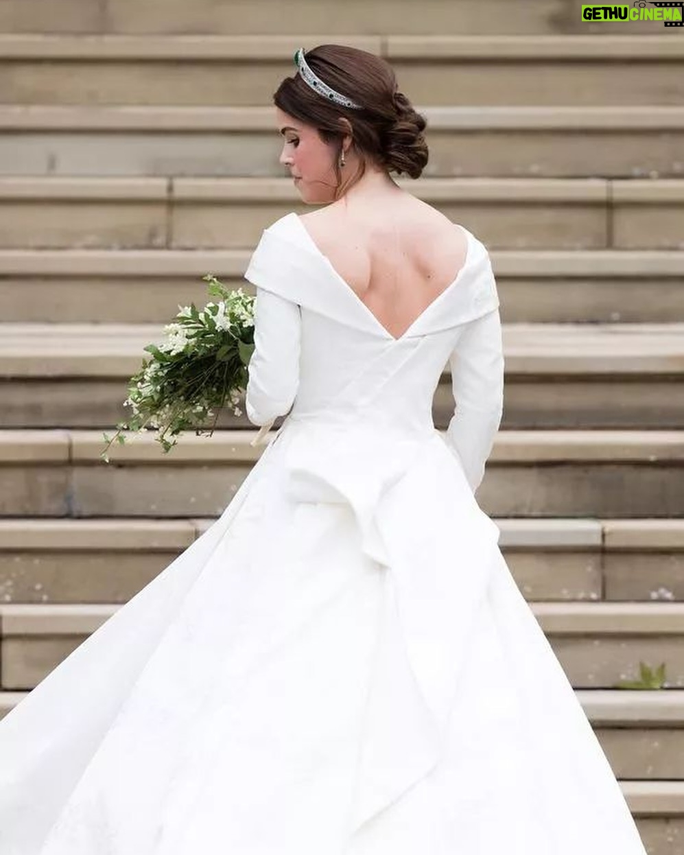 Princess Eugenie - 176.2K Likes - Today is International Scoliosis Awareness Day. I just wanted to share my scar and encourage anyone out there who’s gone through something similar to share theirs with me.
Let’s be proud of our scars! I’d love to repost any of your images on my stories so please tag me and I will share.
To all of you who have just received the diagnosis, to those wearing braces, to those recovering from an operation and for those who have lived with a scar for years - My thoughts are with you on Scoliosis Awareness Day. Thank you to the doctors, nurses, physiotherapists and researchers at @scoliosis_sr
#internationalscoliosisawarenessday