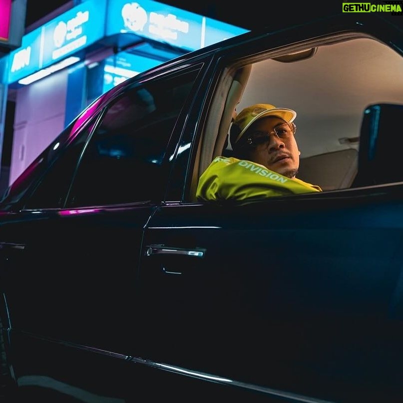 Prinya Intachai - 5.9K Likes - 🔵🟡 Friday night cruisin 📸 @d_maddux #w124 #300E