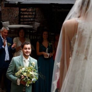 Priscilla Knetemann Instagram - • FIRST LOOK •
Vorige week rond dit tijdstip zagen wij elkaar voor het eerst op onze bruiloft. Wat was dit emotioneel en liefdevol, zoals eigenlijk heel onze dag was. Bizar dat we al een week getrouwd zijn en je al een week mijn man bent! Wat gaat de tijd snel. Mooiste dag van ons leven ♥️ Mr. & Mrs. Wennekes🤵🏻‍♂️👰🏼‍♀️💍 29.08.2021 #zoveelliefde 
#manenvrouw #firstlook #married #alreadyaweek #mijngroteliefde
