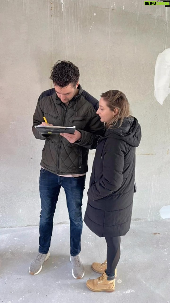 Priscilla Knetemann - 748 Likes - De afgelopen weken zijn we echt keihard aan het klussen in ons nieuwe huis. Zo gaaf! Je gaat nu echt de opbouw zien en dat willen we graag met jullie delen.
Iedereen mega bedankt tot dusver. 🙏🏻♥️🏡
