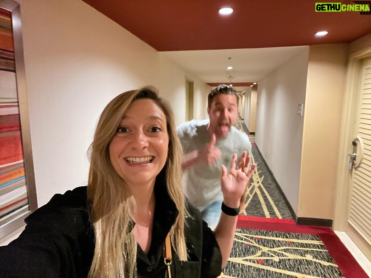 Priscilla Knetemann - 352 Likes - LAS VEGAS, DEATH VALLEY & VALLEY OF FIRE STATE 🔥⛰♣️
Na het geweldige Yosemite gingen we richting Death Valley & Las Vegas. Death Valley was 47 graden!!! Echt heftig wel om mee te maken. Daarna hebben we top dagen gehad in Las Vegas. Wat een gekheid! Bizar om te bedenken dat daar gewoon een achtbaan om een hotel heen zit, zie foto!! 🎢
Ook hebben we Red Rock Canyon, Hooverdam en Valley of Fire State gedaan. Prachtig al die rode rotsen. De landschappen verschillen zoveel. #deathvalley #lasvegas #amerika #usa #valleyoffirestatepark #redrockcanyon #hooverdam