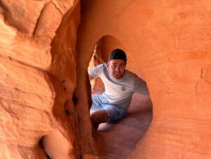 Priscilla Knetemann Instagram - LAS VEGAS, DEATH VALLEY & VALLEY OF FIRE STATE 🔥⛰♣️
Na het geweldige Yosemite gingen we richting Death Valley & Las Vegas. Death Valley was 47 graden!!! Echt heftig wel om mee te maken. Daarna hebben we top dagen gehad in Las Vegas. Wat een gekheid! Bizar om te bedenken dat daar gewoon een achtbaan om een hotel heen zit, zie foto!! 🎢

Ook hebben we Red Rock Canyon, Hooverdam en Valley of Fire State gedaan. Prachtig al die rode rotsen. De landschappen verschillen zoveel. #deathvalley #lasvegas #amerika #usa #valleyoffirestatepark #redrockcanyon #hooverdam