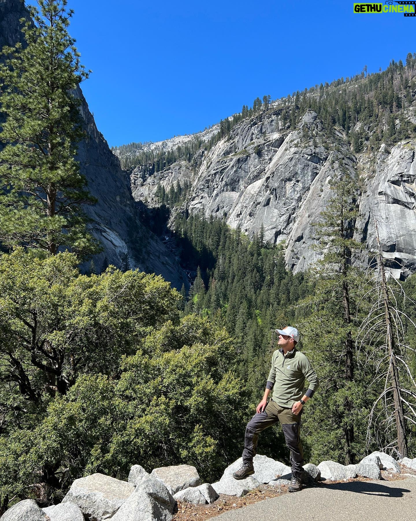 Priscilla Knetemann - 447 Likes - YOSEMITE & KINGS / SEQOUIA 🌲
Met de camper zijn we doorgereden naar Yosemite National Park en Seqouia National Park. Zo gaaf!! Veel gezien en heel veel gehiked 🥾De temperaturen waren hier wisselend maar gelukkig waren we erop gekleed! #yosemite #yosemitenationalpark #sequoianationalpark #hike #amerika #revolutionrace #outfit #boots #nature #nps
