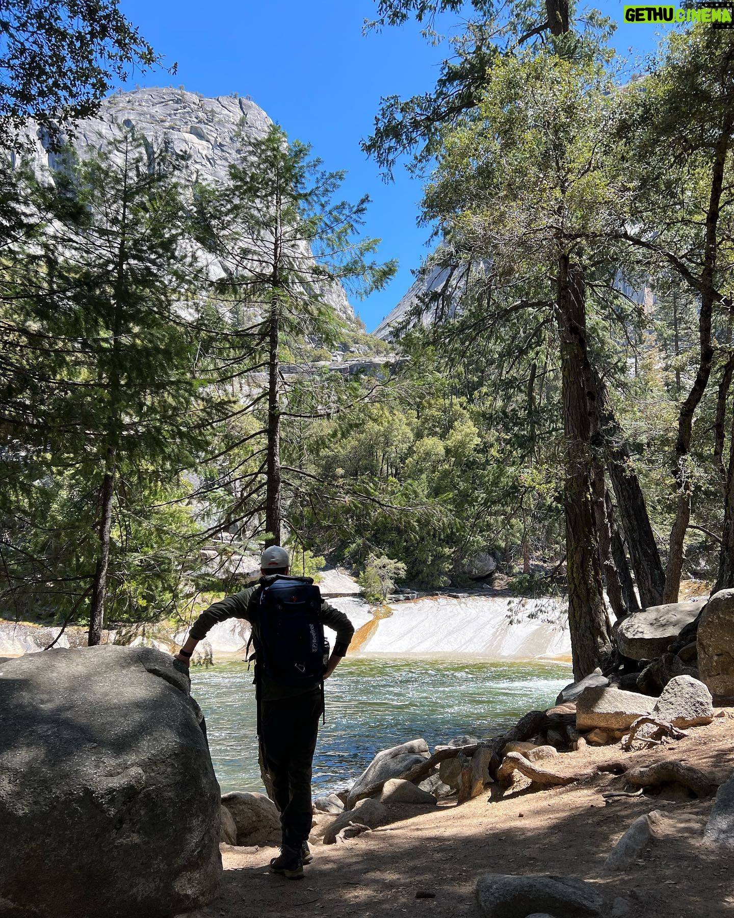 Priscilla Knetemann - 447 Likes - YOSEMITE & KINGS / SEQOUIA 🌲
Met de camper zijn we doorgereden naar Yosemite National Park en Seqouia National Park. Zo gaaf!! Veel gezien en heel veel gehiked 🥾De temperaturen waren hier wisselend maar gelukkig waren we erop gekleed! #yosemite #yosemitenationalpark #sequoianationalpark #hike #amerika #revolutionrace #outfit #boots #nature #nps