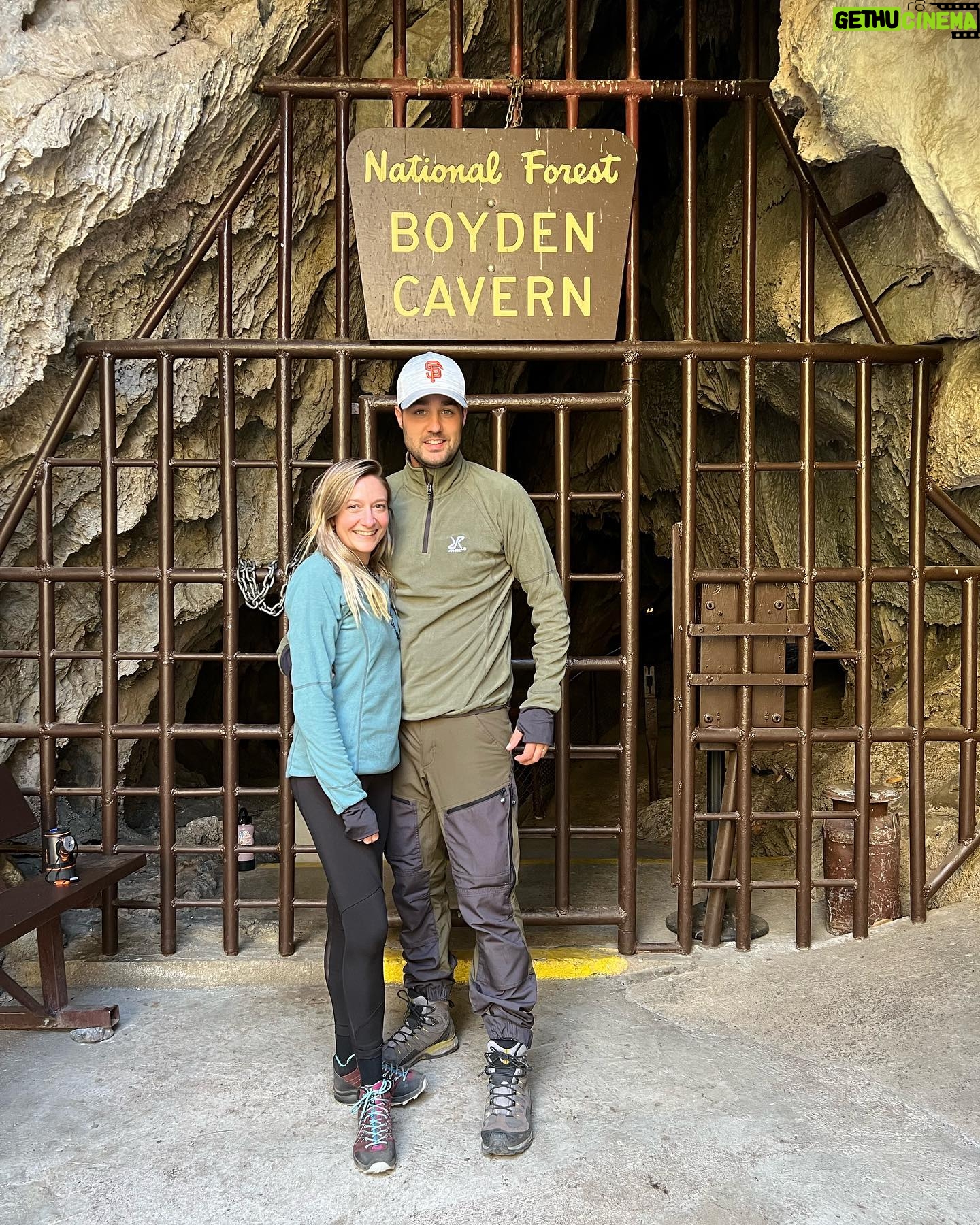 Priscilla Knetemann - 447 Likes - YOSEMITE & KINGS / SEQOUIA 🌲
Met de camper zijn we doorgereden naar Yosemite National Park en Seqouia National Park. Zo gaaf!! Veel gezien en heel veel gehiked 🥾De temperaturen waren hier wisselend maar gelukkig waren we erop gekleed! #yosemite #yosemitenationalpark #sequoianationalpark #hike #amerika #revolutionrace #outfit #boots #nature #nps