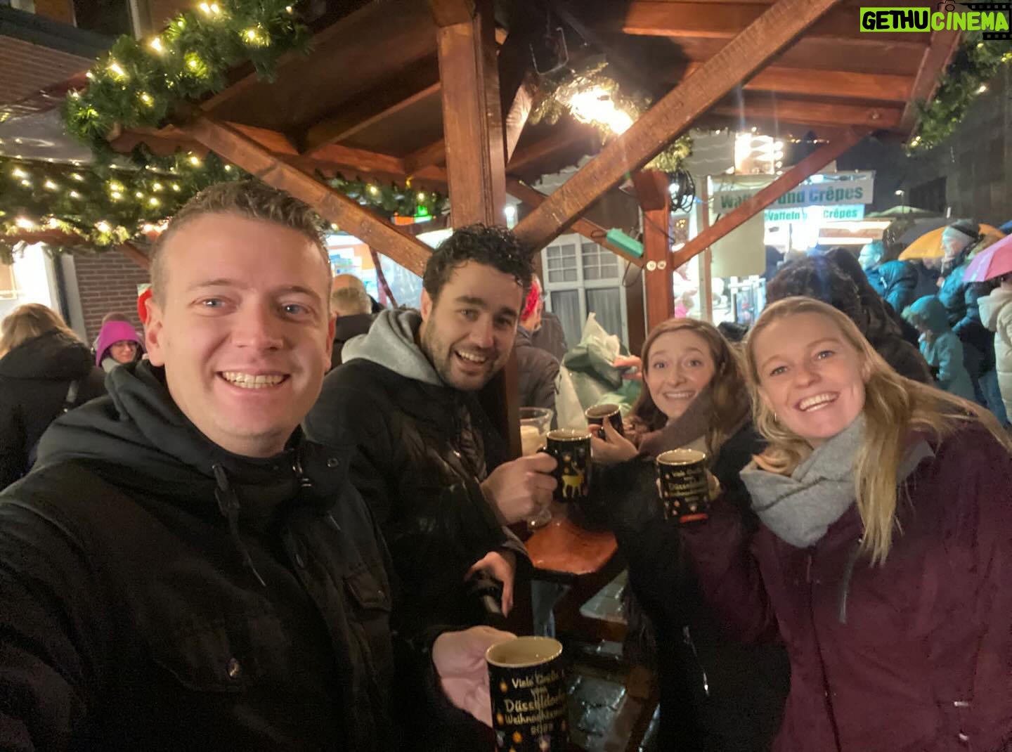Priscilla Knetemann - 377 Likes - Onderdompelen in de kerstsferen🎄♥️✨ #weekend #kerst #kerstmarkt #düsseldorf