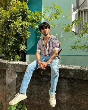 Prit Kamani Instagram - Your life’s in hand of God ✨
📸 @dodothebarber 

#Bandra #Mumbai #thursday #music #life #God #positivevibes