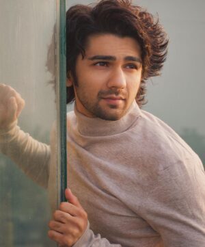 Prit Kamani Instagram - Tum achhe dikhte reh gaye, 
main bas dekhte reh gaya… ✨

📸 : A @lakshetamodgil photo story
Hair by @deepakkagda_hair